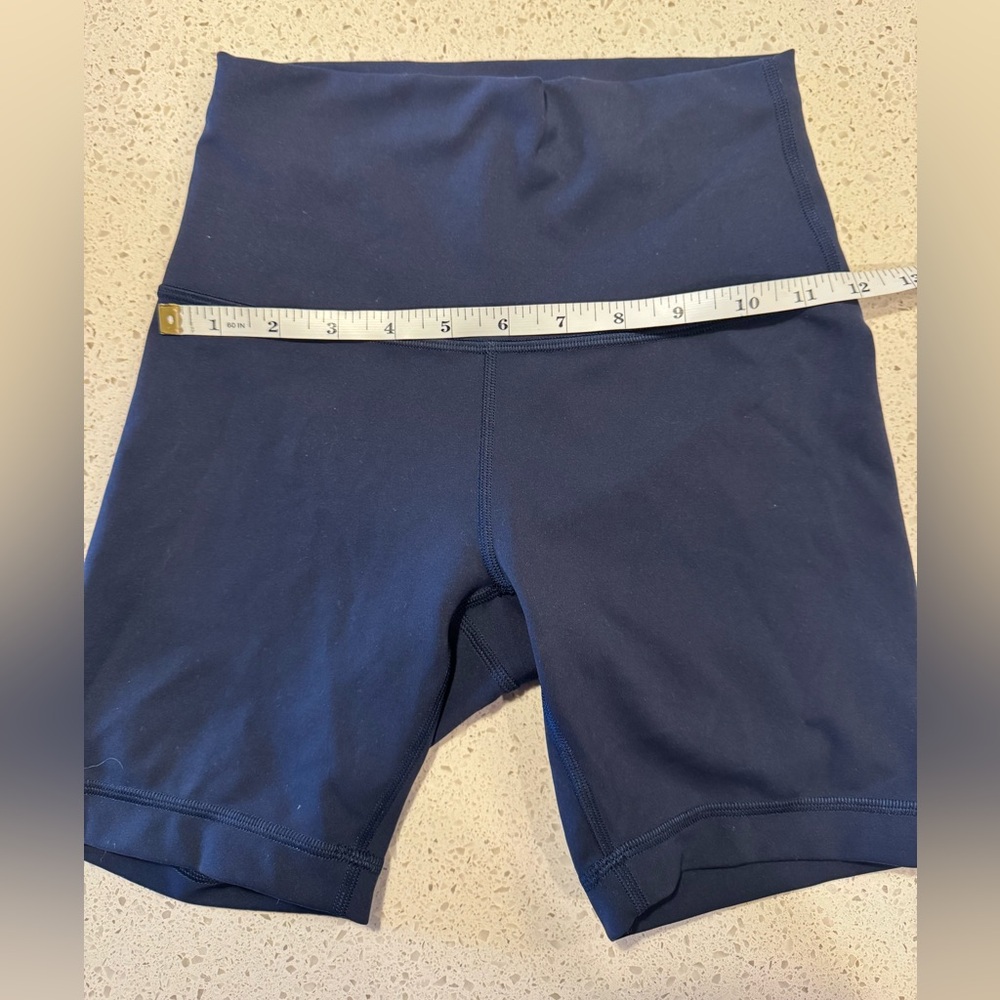 Lululemon Women’s Size 4 Align Yoga 6’ Shorts Navy Blue NWOT - never worn - Picture 5 of 9
